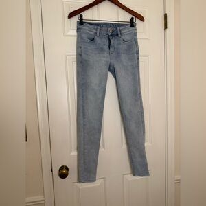 American Eagle Outfitters Light Wash Skinny Jeans